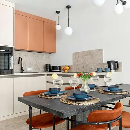 Unique With Parking Space And Swimming Pool By Renters *