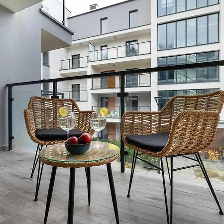 Unique With Parking Space And Swimming Pool By Renters *