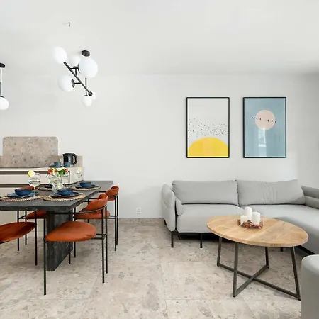 Unique With Parking Space And Swimming Pool By Renters Apartament *