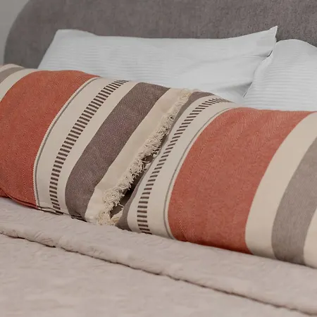 Unique With Parking Space And Swimming Pool By Renters