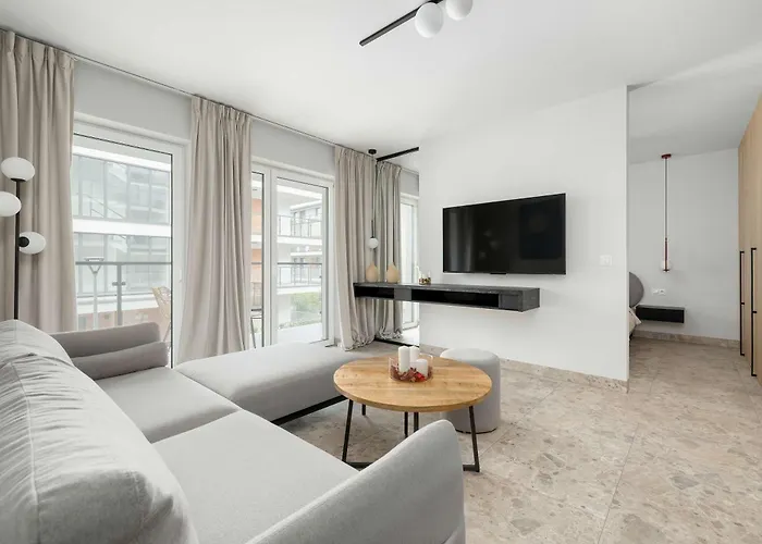 Unique With Parking Space And Swimming Pool By Renters